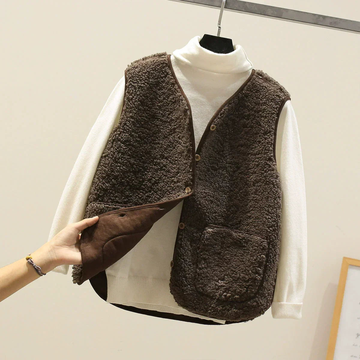 Damen Teddyweste Relaxed Fit V-Ausschnitt mit Knöpfen und Taschen