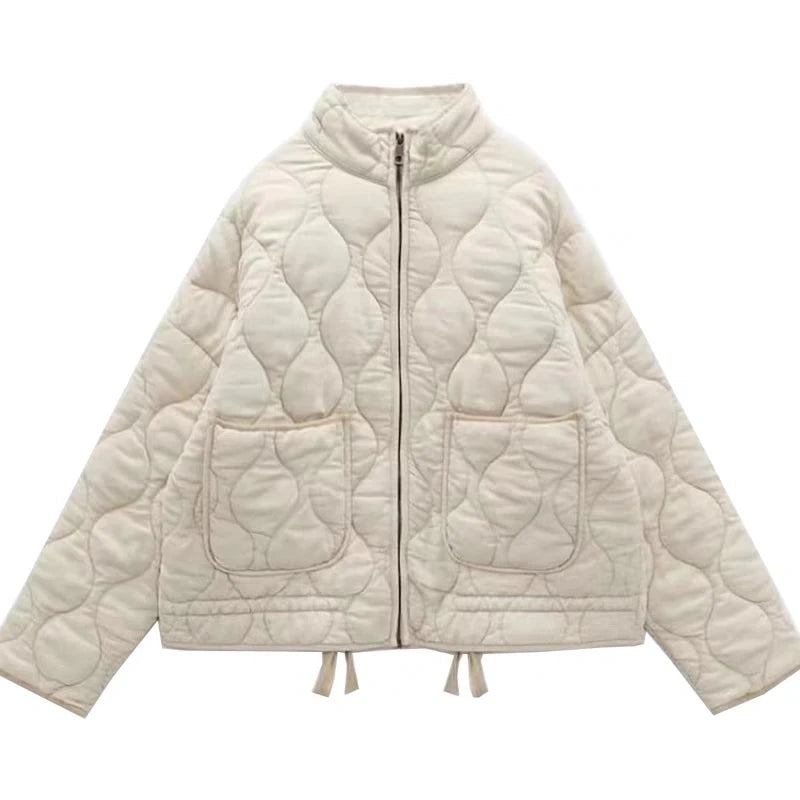 Elegante Damen Winterjacke Isoliert