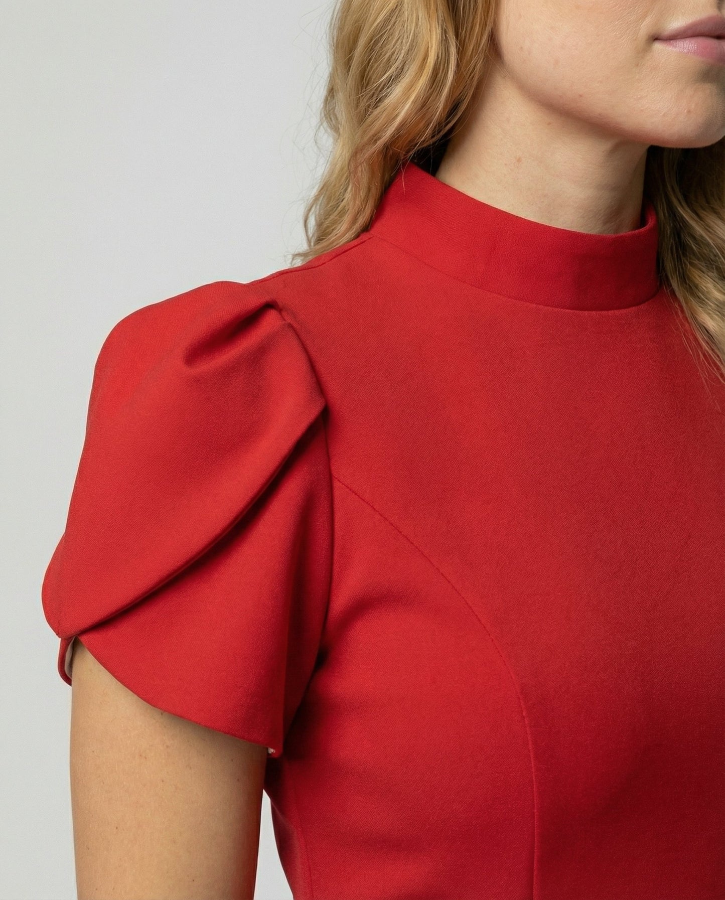 Rückenfreies Damenminikleid