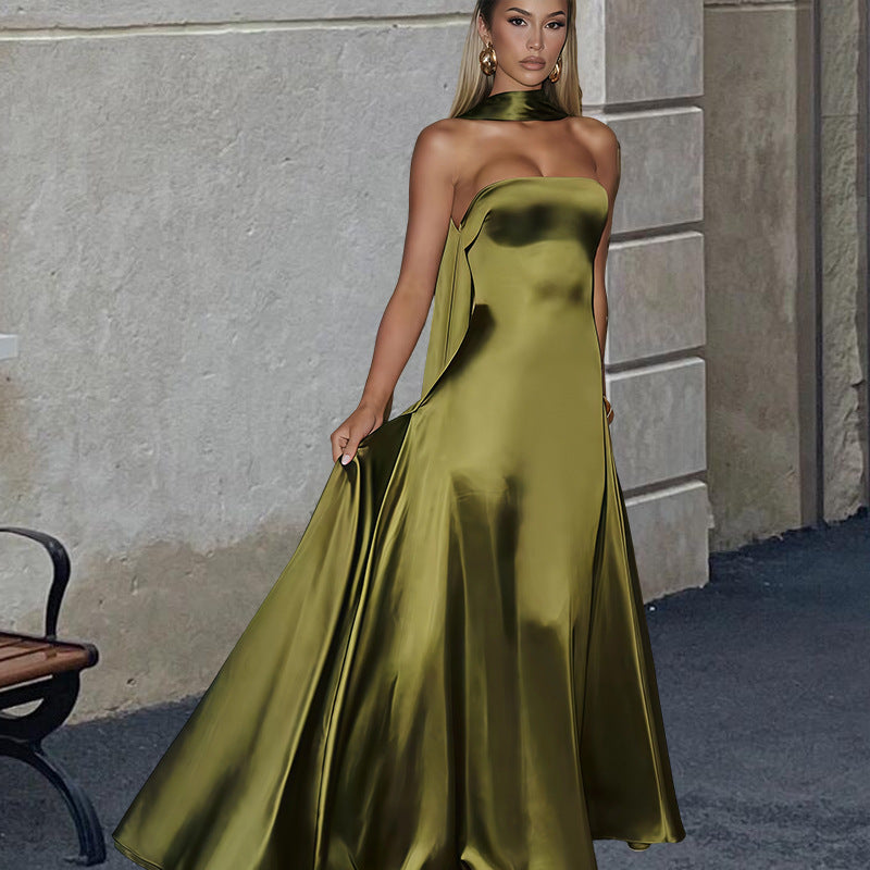 Damen Maxikleid Bandeau mit Halsschmuck und Satin