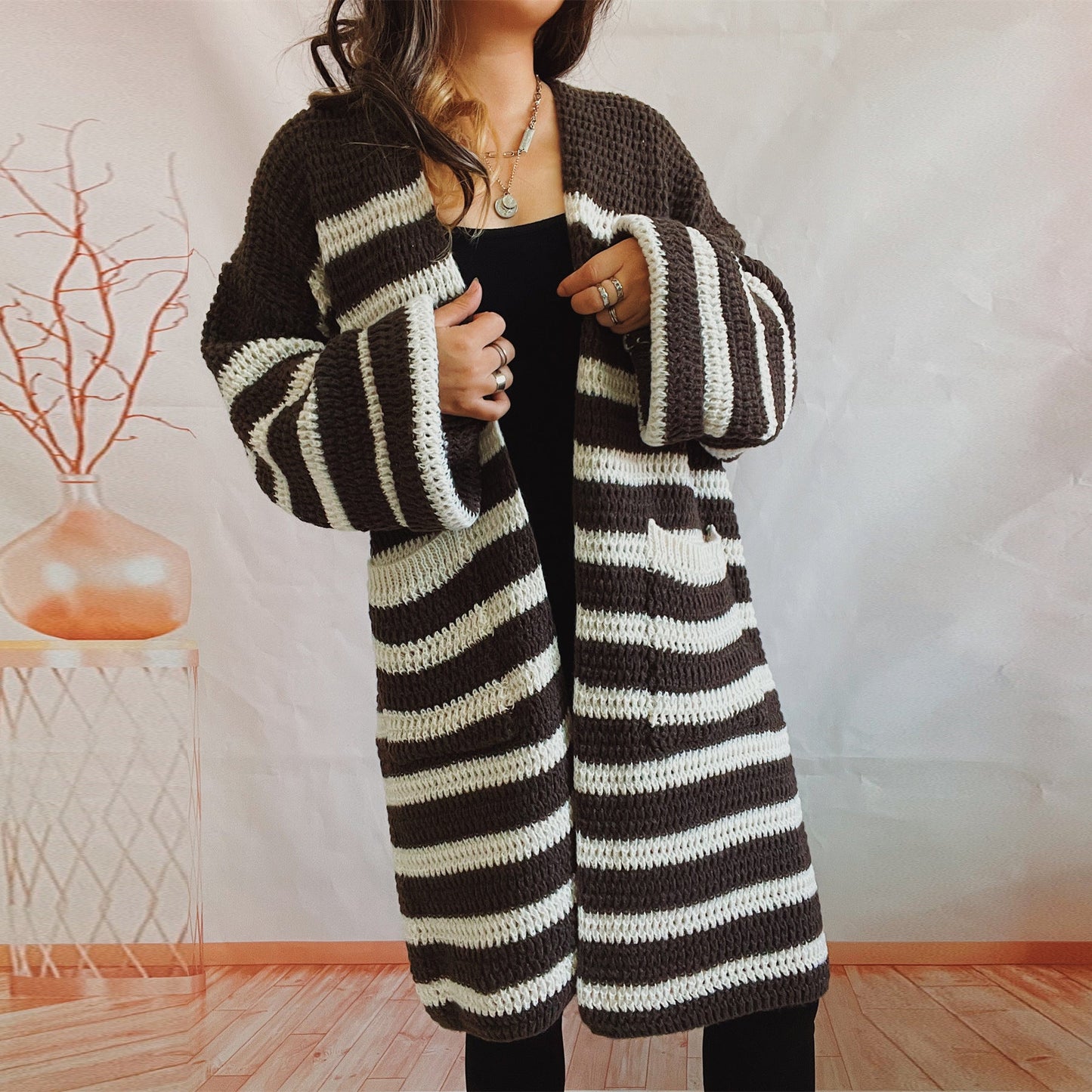 Damen Strickjacke mit breiten Streifen und Taschen