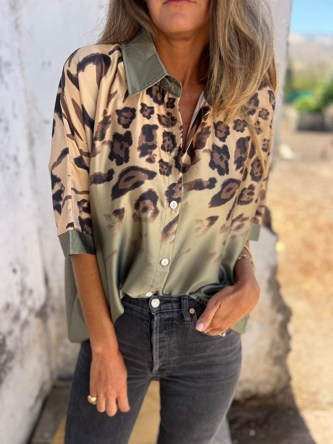 Damen Seidenbluse Leo-Muster Elegante Bluse Eveloria