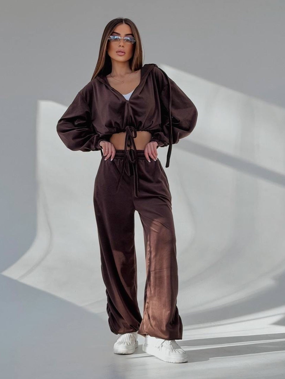 Damen Lounge-Set mit Crop-Hoodie und weiten Hosen Eveloria