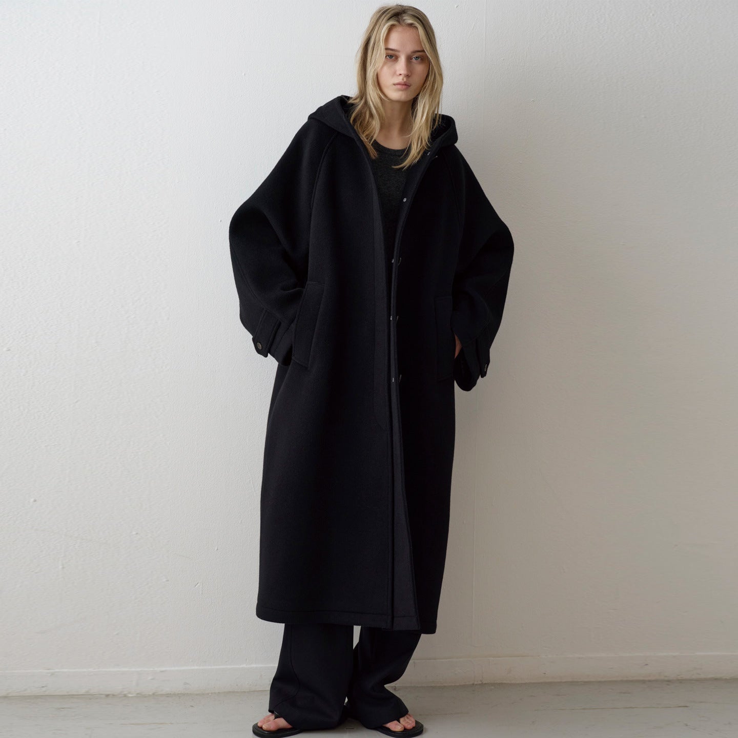 Damen Oversize-Mantel mit Kapuze und Taschen Eveloria