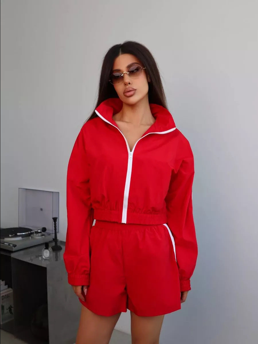 Damen Sportliche Kurzjacke und Shorts Set Eveloria wird zu:
Eveloria