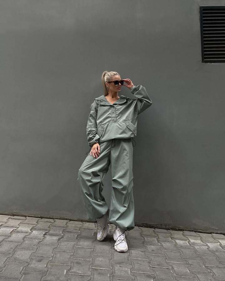 Damen Leichtjacke Kapuze Praktisch Tunnelzug Eveloria