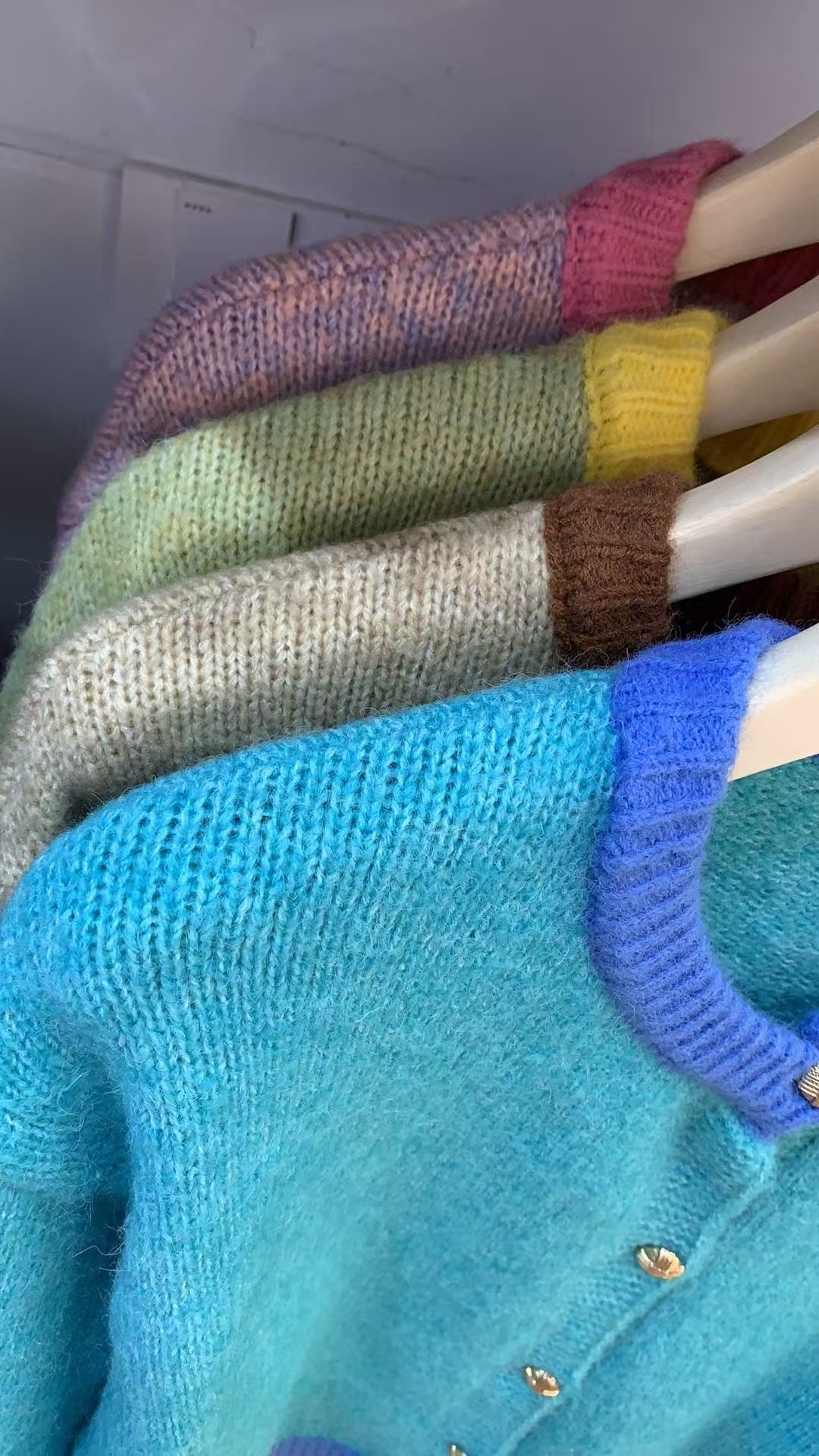 Damen Strickjacke Weich Kontrastbündchen Eveloria