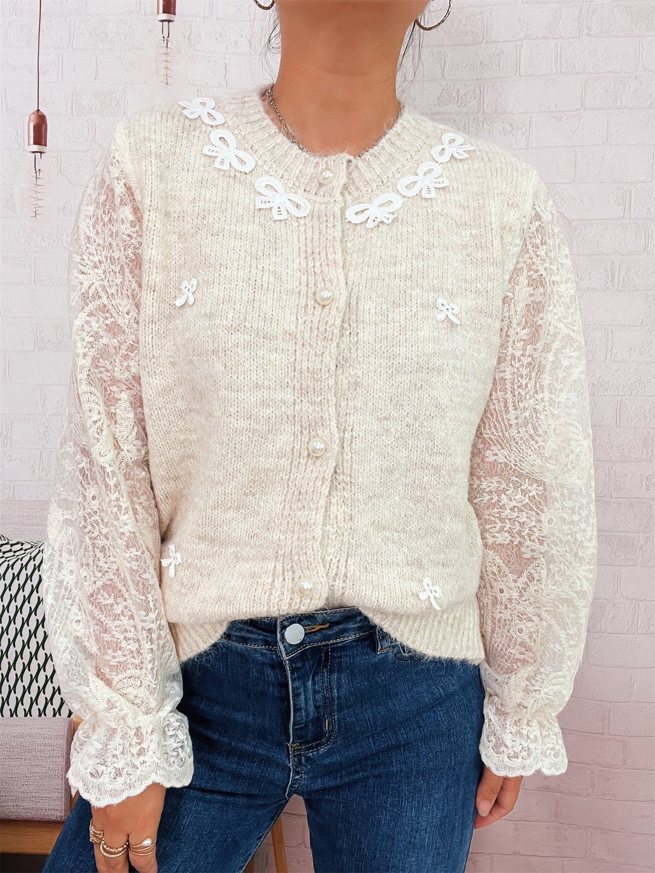 Damen Strickjacke Spitze Perlknöpfe Beige
