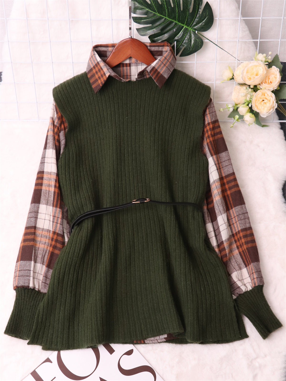 Damen Strickpullover mit Karomuster und elastischem Gürtel