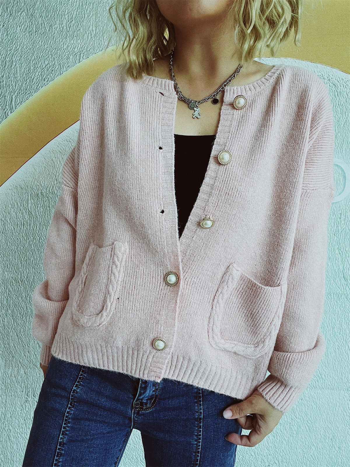 Damen Strickjacke mit Perlenknöpfen und Taschen Eveloria