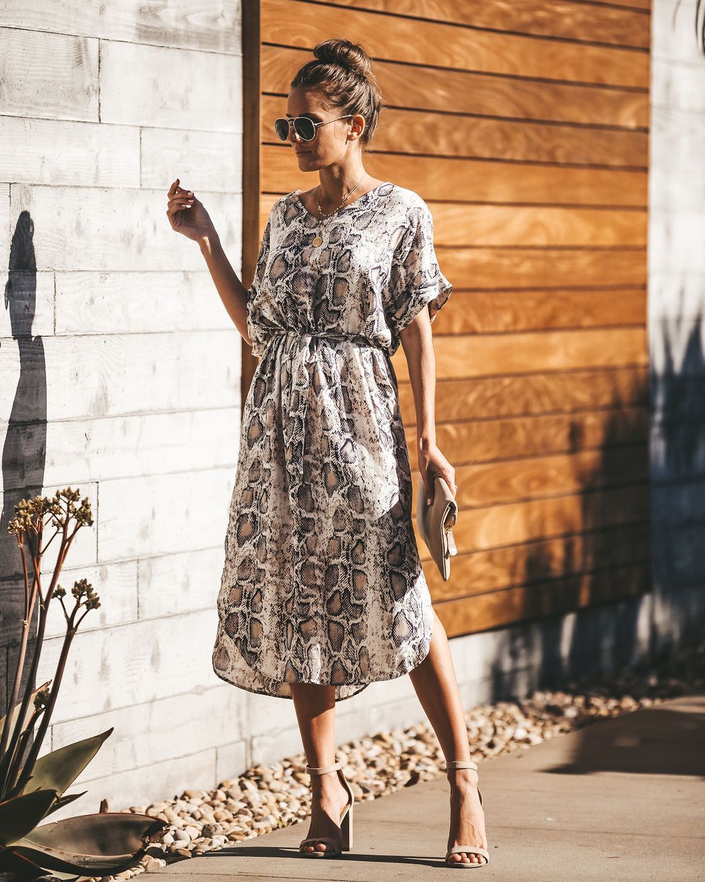 Damen Midikleid mit Schlangenprint und Gummizug Schwarz - Eveloria