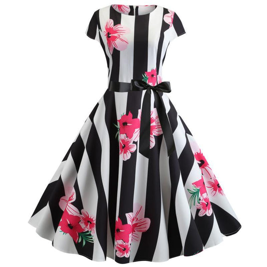 Damen Swingkleid Vintage Stil Floral Tailliert Schwarz - Eveloria