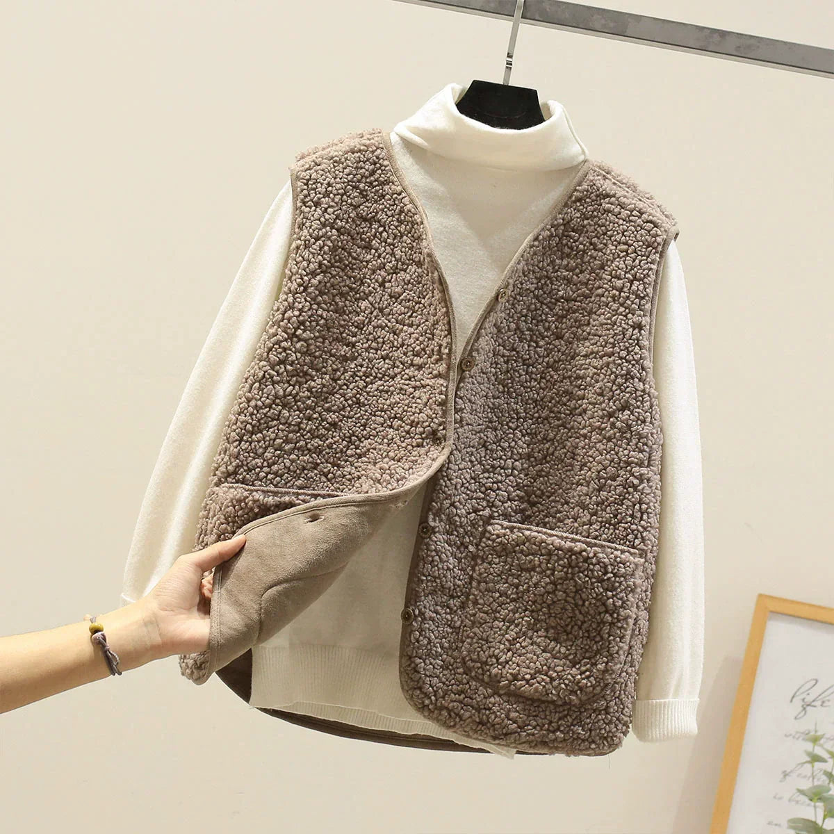 Damen Teddyweste Relaxed Fit V-Ausschnitt mit Knöpfen und Taschen