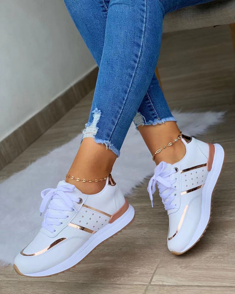 Eveloria Damen Sneaker Dicke Sohle Metall-Emblem