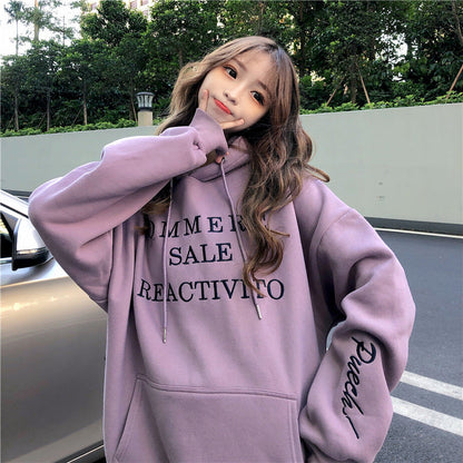 Damen Hoodie mit Logo und Kängurutasche