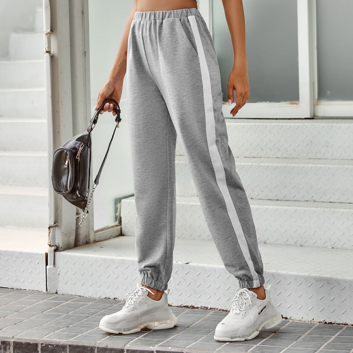 Damen Jogginghose Elastisch Mit Seitlichen Streifen Schwarz Eveloria - Eveloria