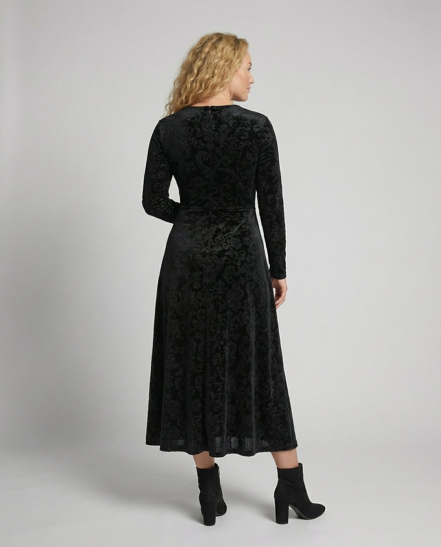 Figurschmeichelndes Damenkleid A-Linie
