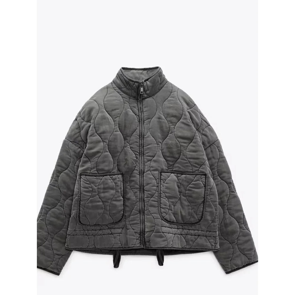 Elegante Damen Winterjacke Isoliert