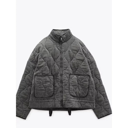 Elegante Damen Winterjacke Isoliert