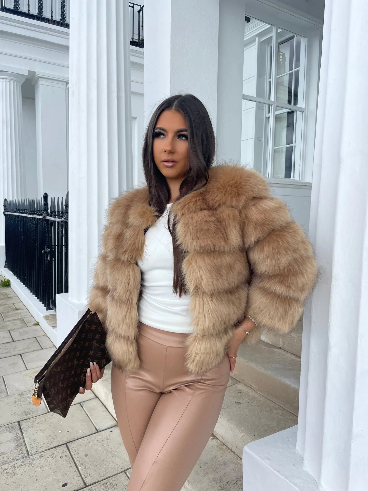 Damen Faux-Fur-Winterjacke Elegant