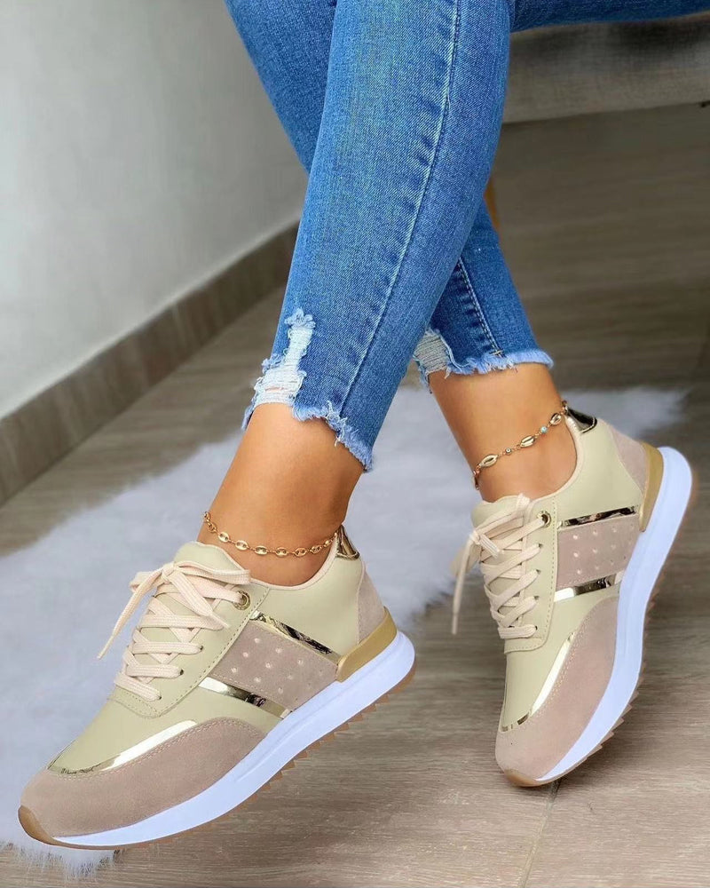Eveloria Damen Sneaker Dicke Sohle Metall-Emblem