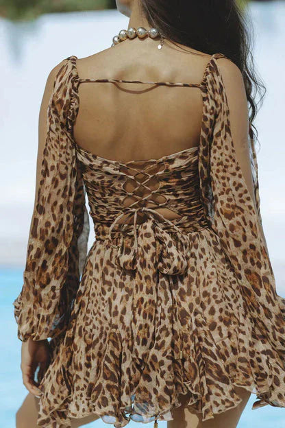 Eveloria Damen Minikleid Latzenärmel