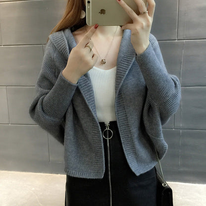 Damen Strickjacke mit Kapuze und weitem Schnitt