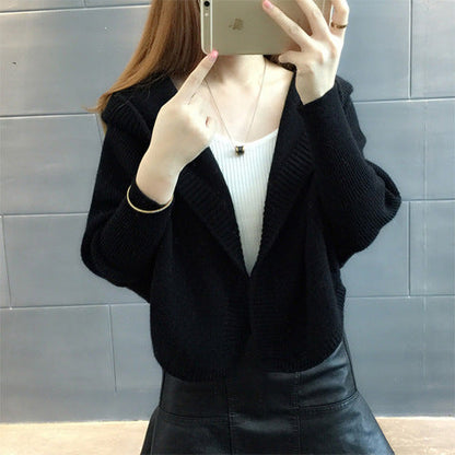 Damen Strickjacke mit Kapuze und weitem Schnitt