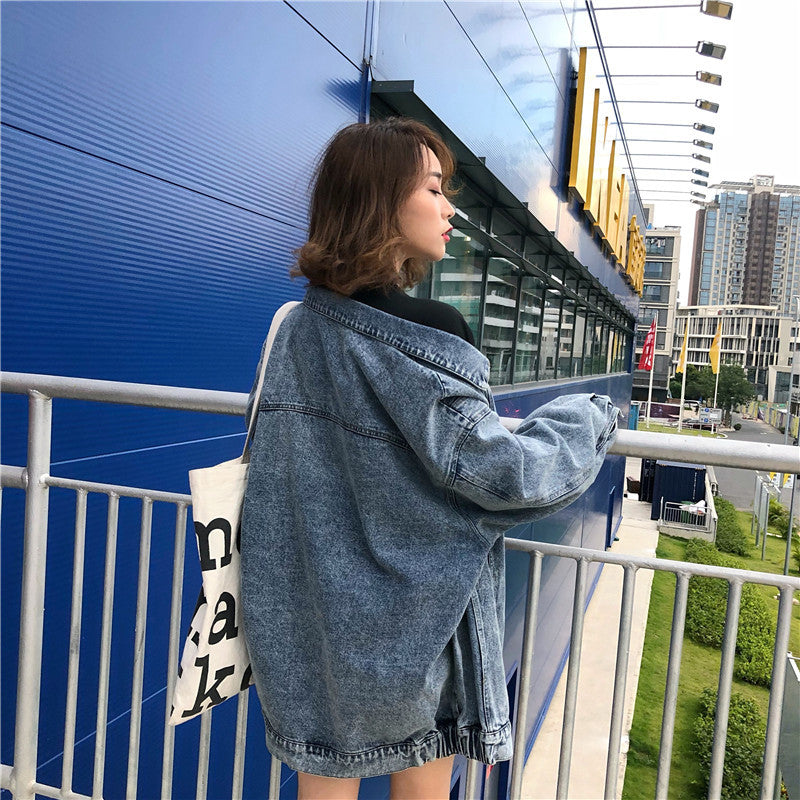 Damen Oversized Denimjacke Dekorative Taschen Blau Eveloria