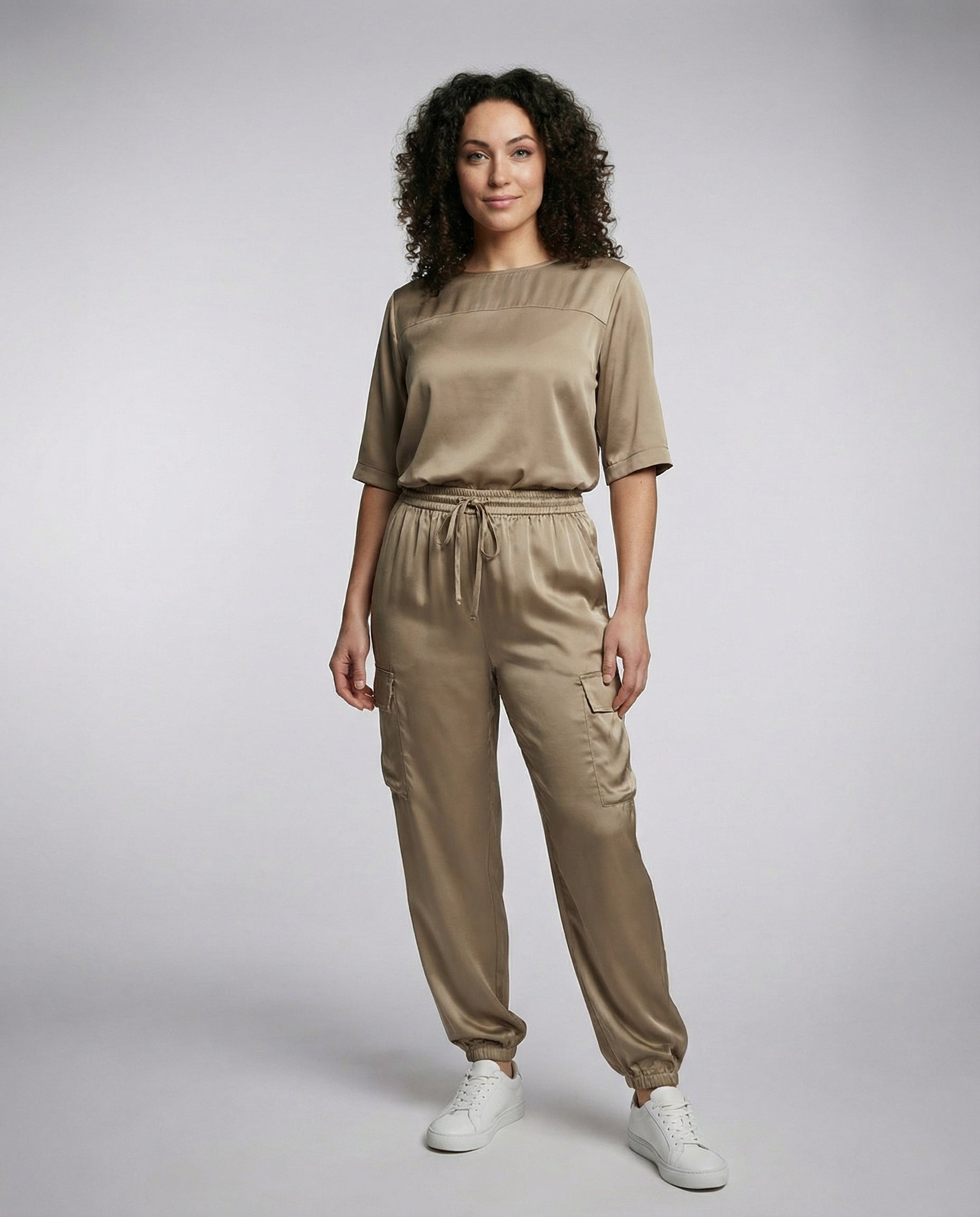 Elegante Damen Satin Bluse mit Rock - Eveloria