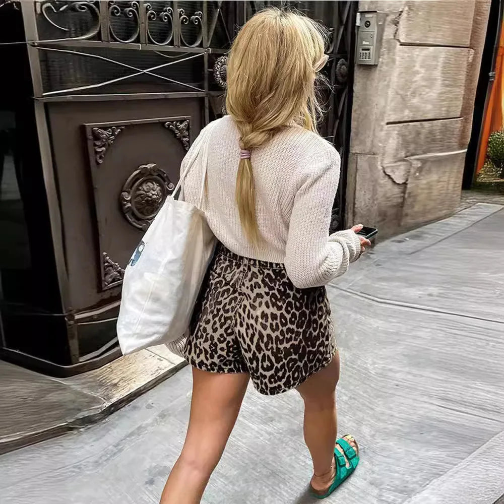 Eveloria Damen Leopard Denim Shorts