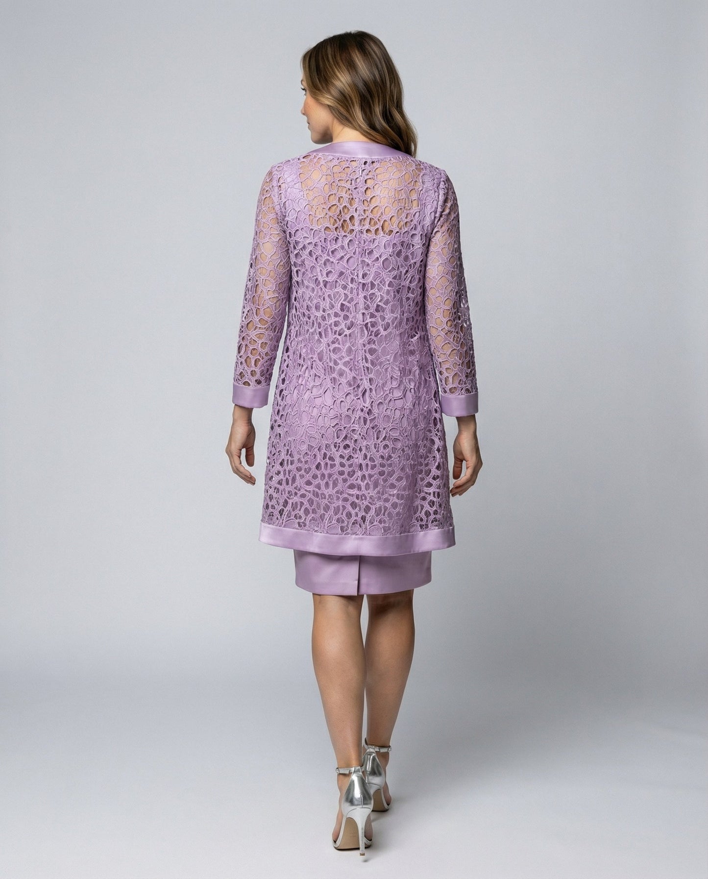 Elegantes Damenkleid aus Spitze Cardigan-Stil
