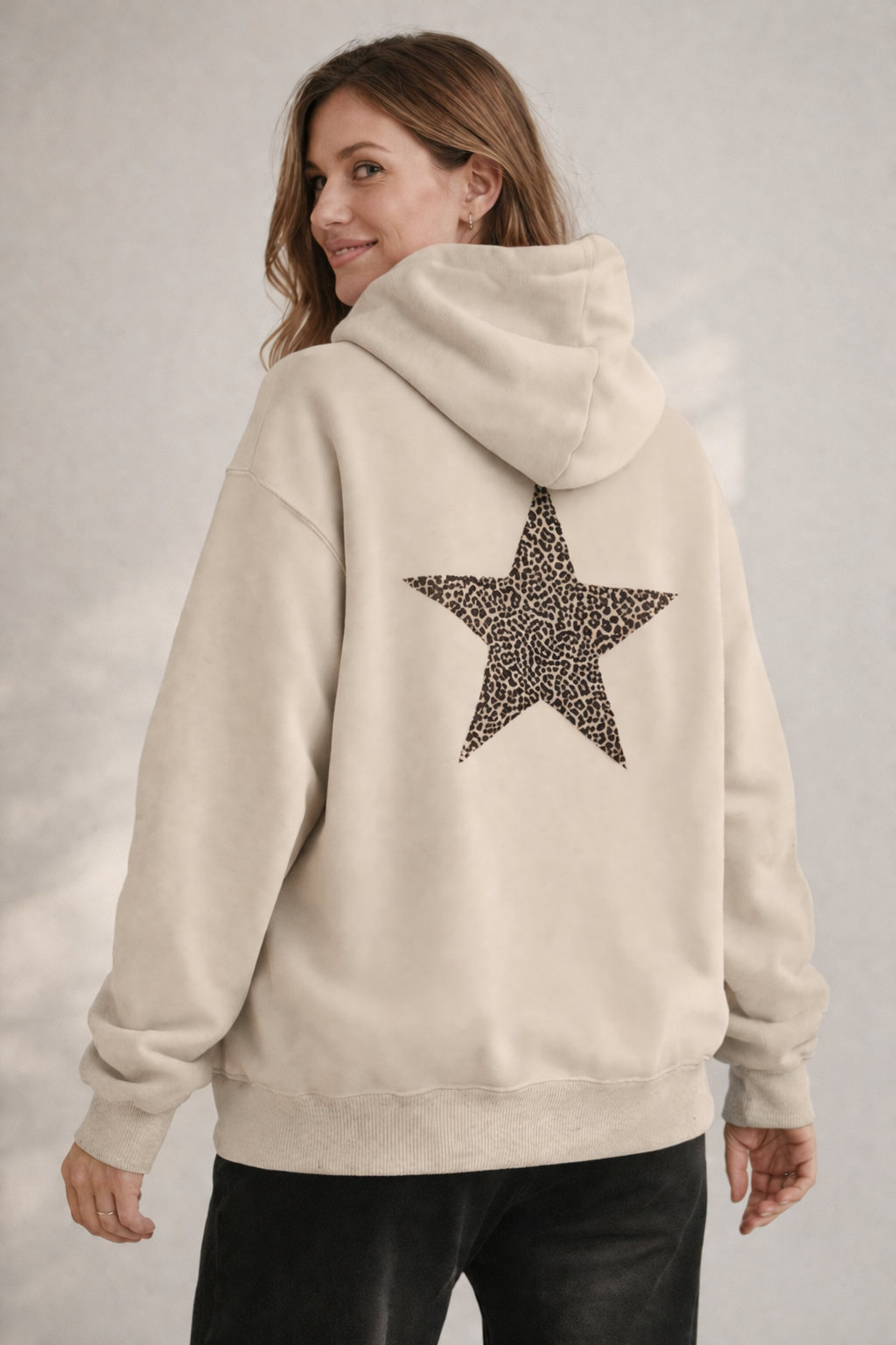 Damen Hoodie Leoprint Sternmotiv Eveloria