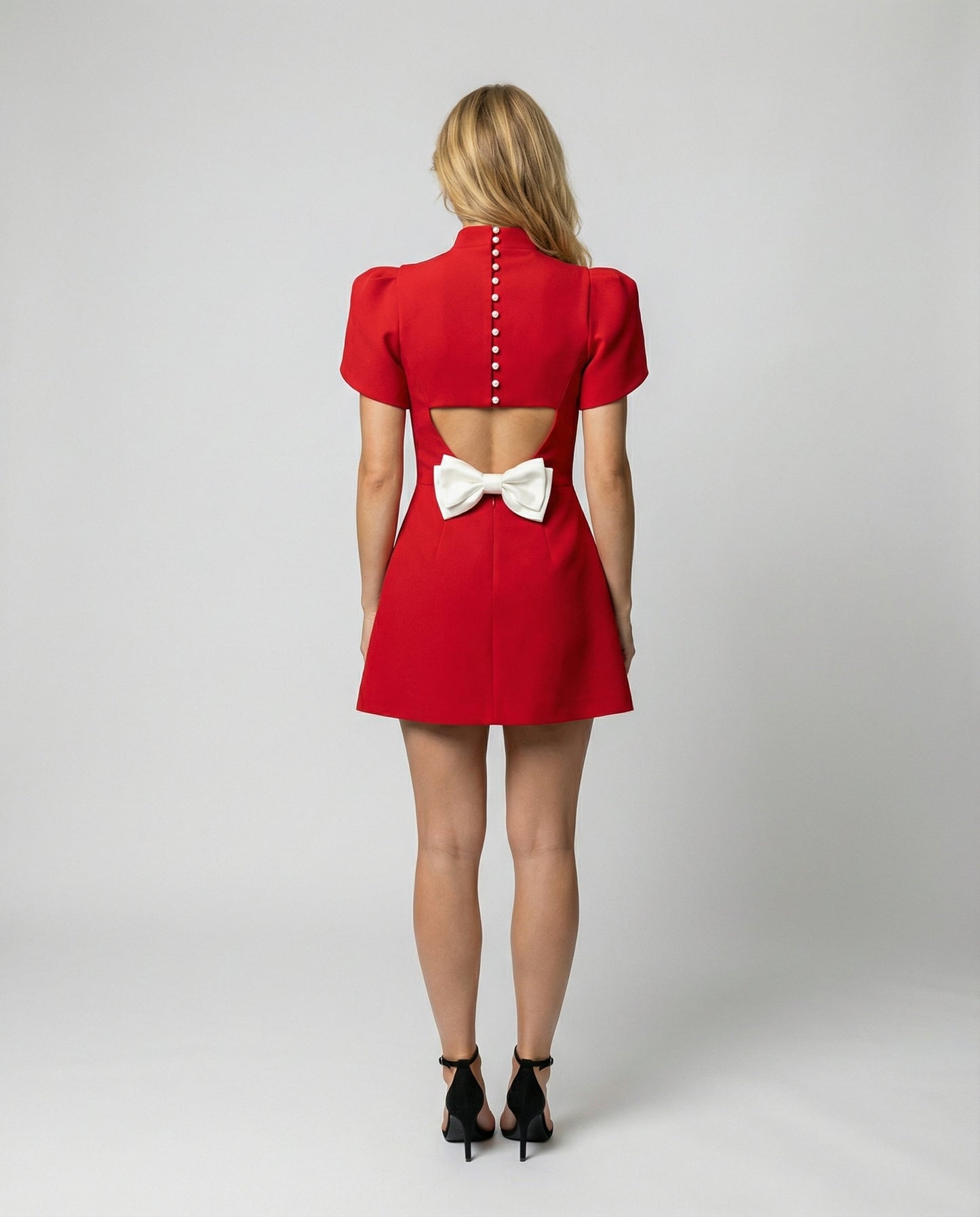 Rückenfreies Damenminikleid