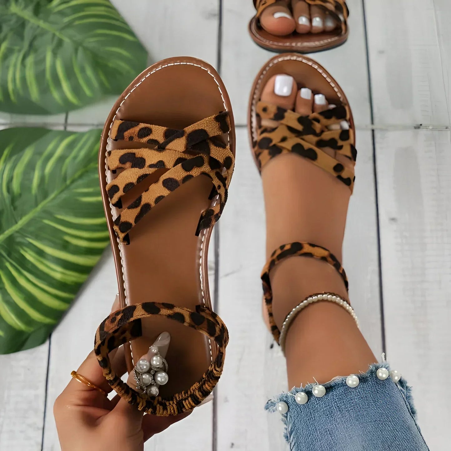 Eveloria Damen Flache Sandalen Leopardenmuster