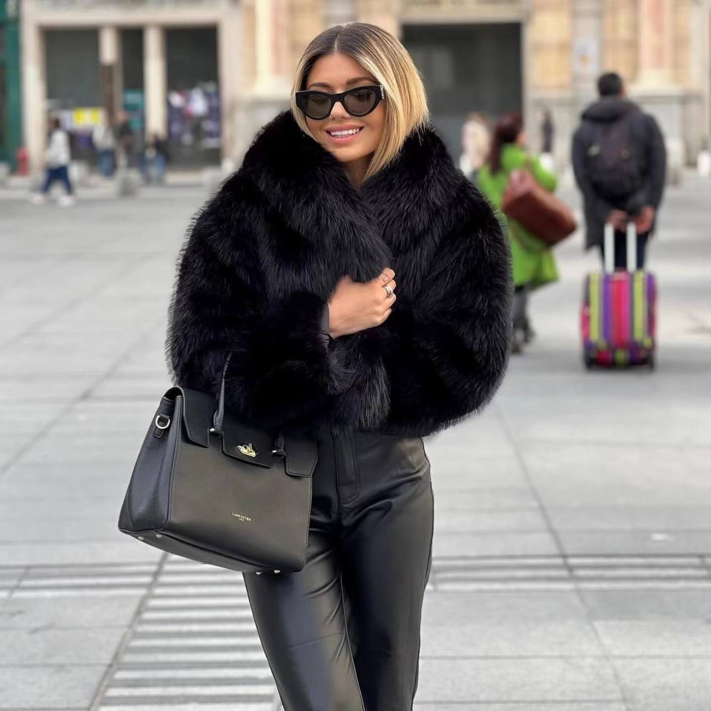 Eveloria Damen Kunstpelzmantel Stylisch Schwarz - Eveloria