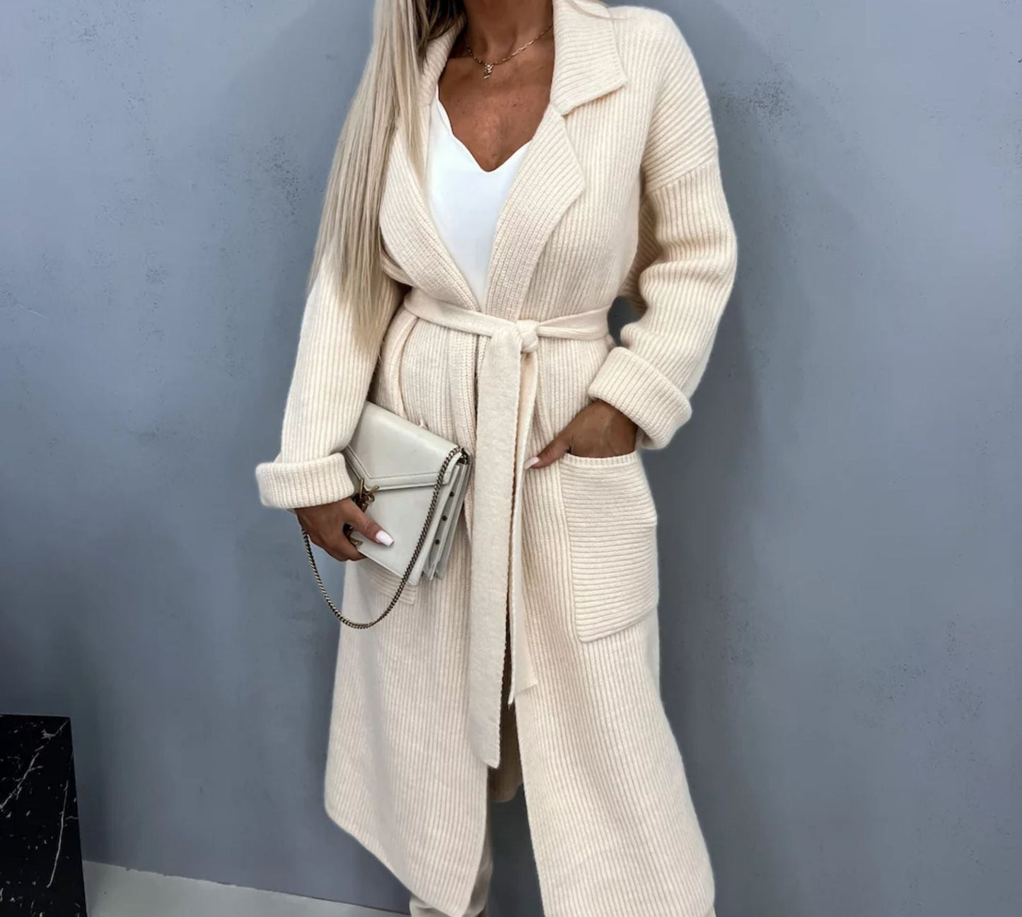 Damen Langstrickjacke mit Taschen und Gürtel Eveloria