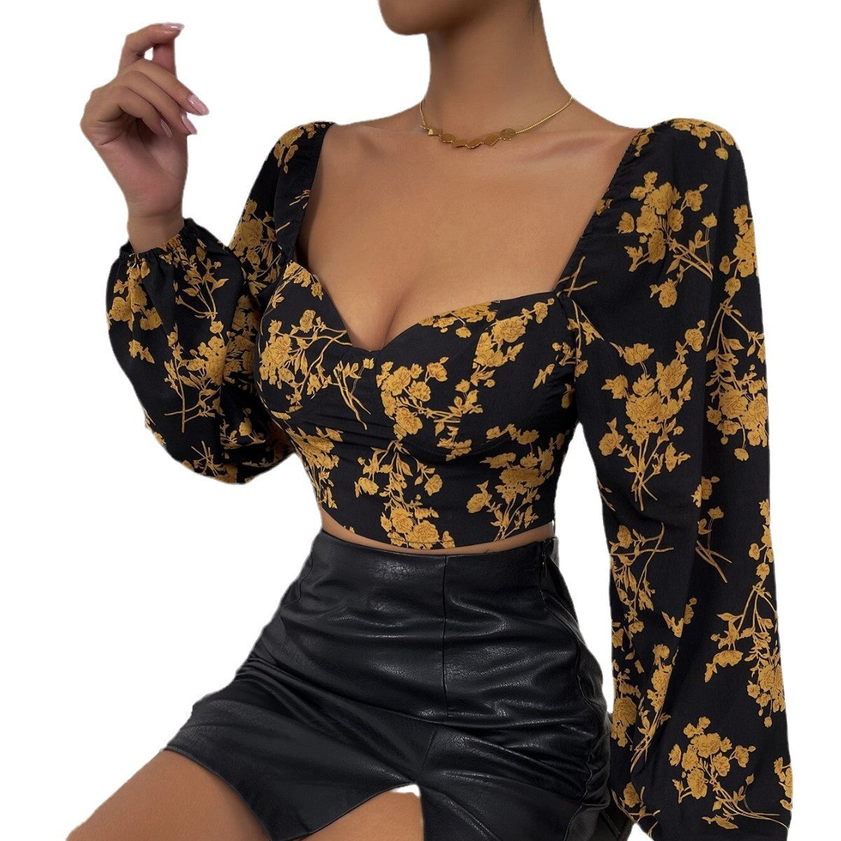 Damen mit floralem Muster und Puffärmel