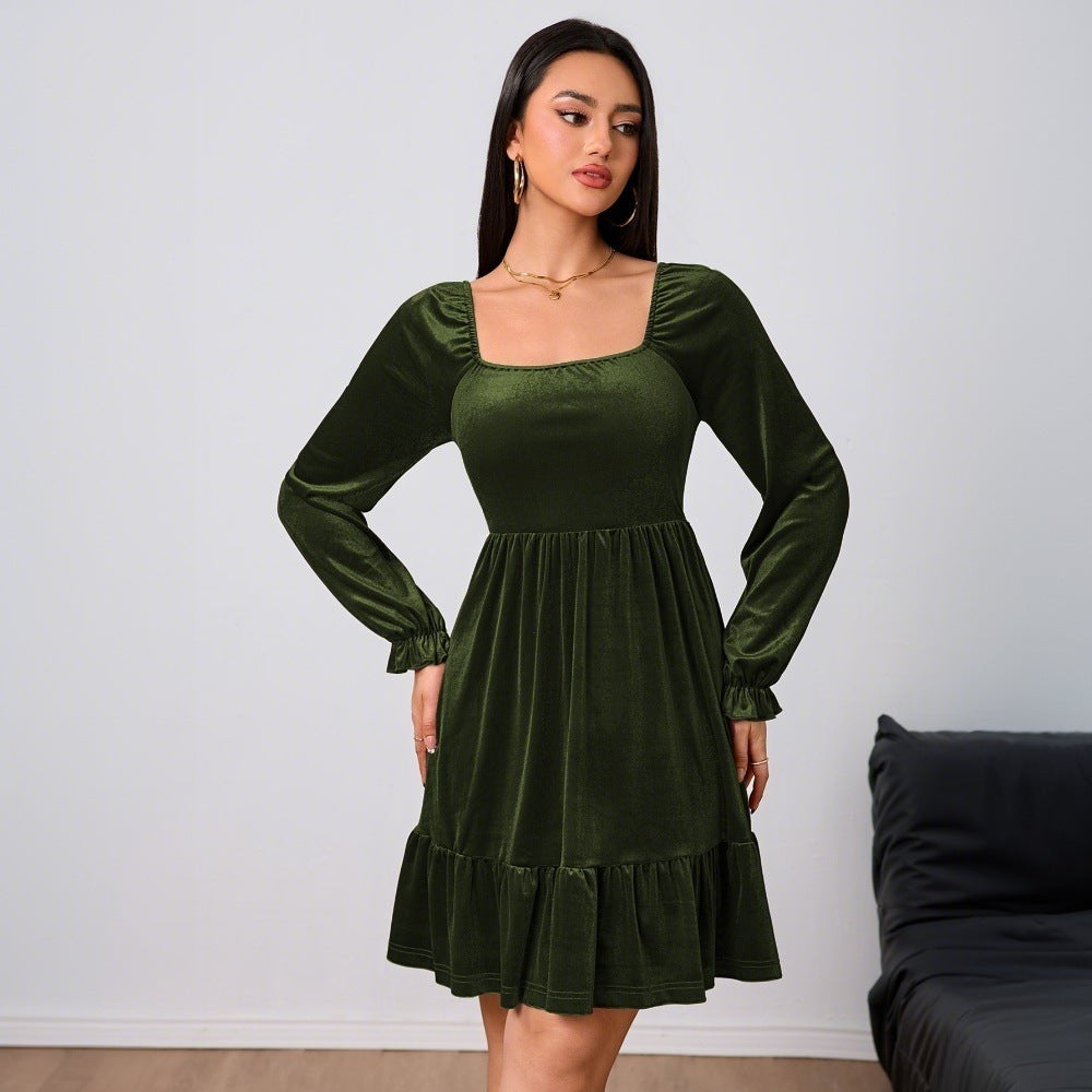 Damen Minikleid aus Samt mit Volant und Puffärmeln