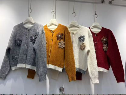 Damen Strickjacke mit Blumenapplikationen Kuschelig
