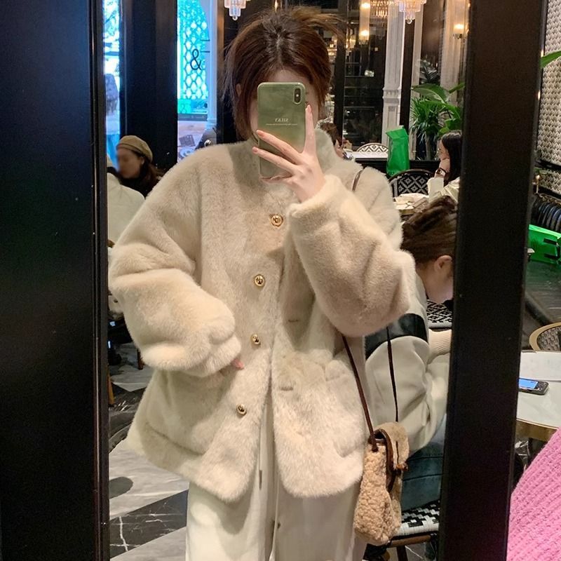 Damen Flauschjacke Goldknöpfe Eveloria