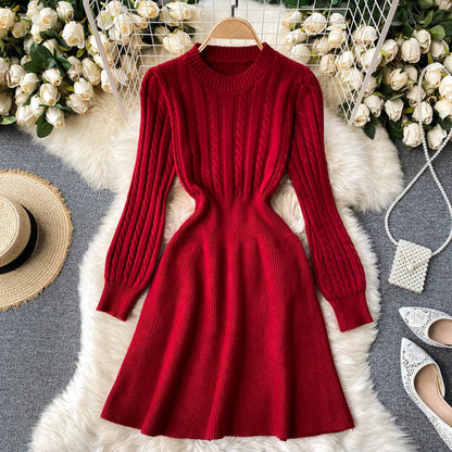 Damen Strickkleid Zopfmuster Figurbetonend Schnitt Eveloria