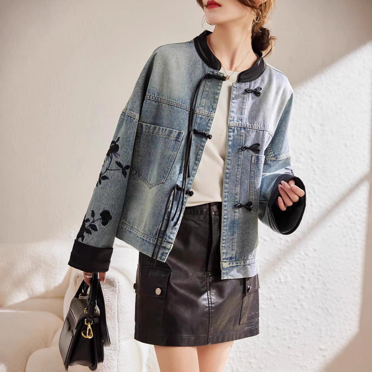 Damen Denimjacke Floral Stickerei Elegant Blau Eveloria