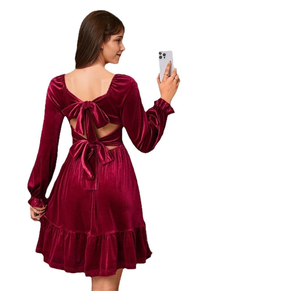 Damen Minikleid aus Samt mit Volant und Puffärmeln