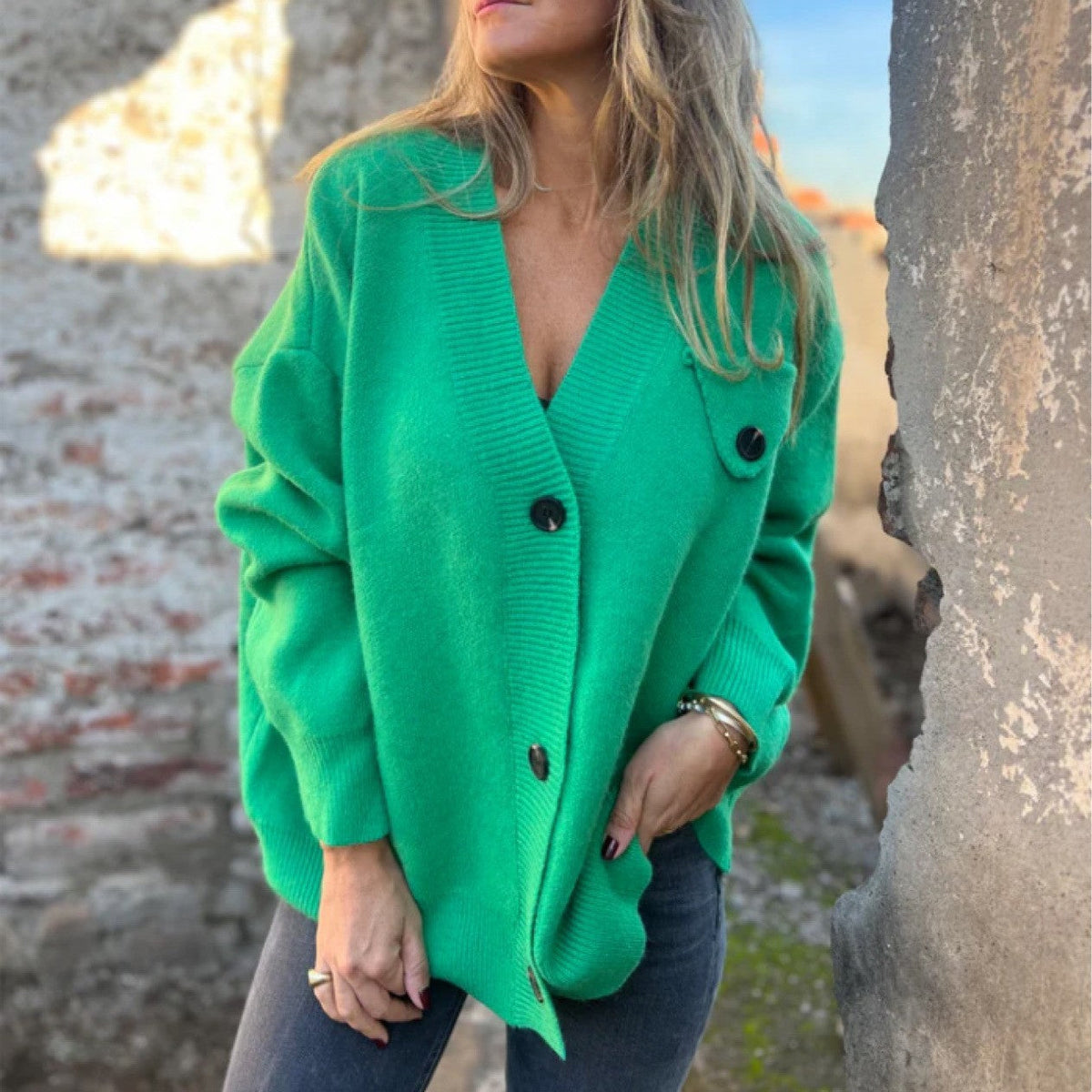 Damen Strickcardigan mit Knöpfen und breiten Ärmeln
