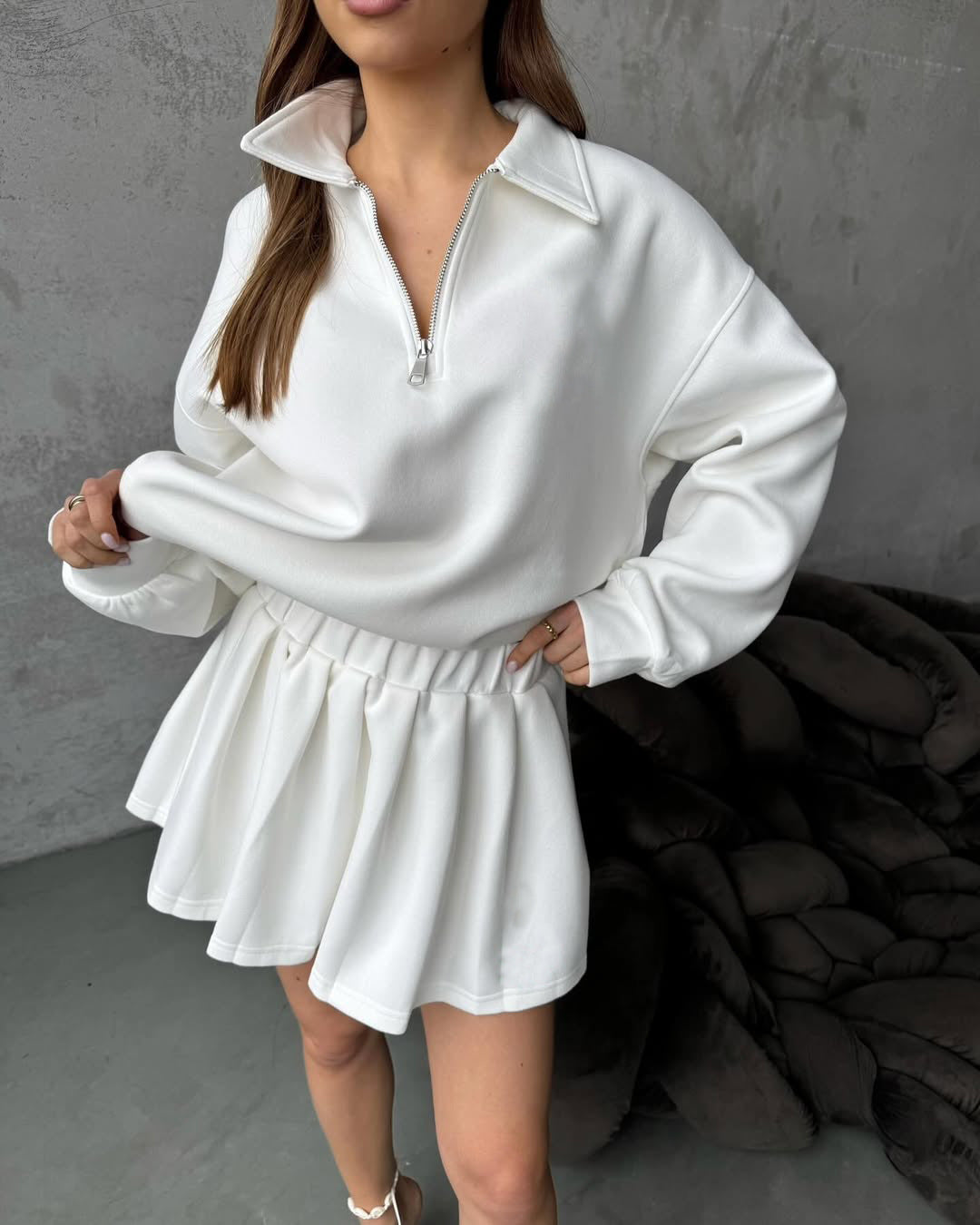 Damen Sweatshirt mit Reißverschluss und passendem Rock Eveloria