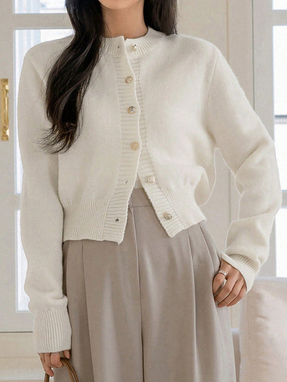 Damen Strickjacke Kuschelig V-Ausschnitt Goldene Knöpfe Beige