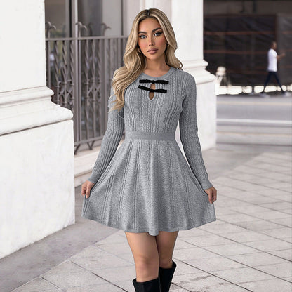Damen Strickkleid Elegante Raffung Moderner Ausschnitt