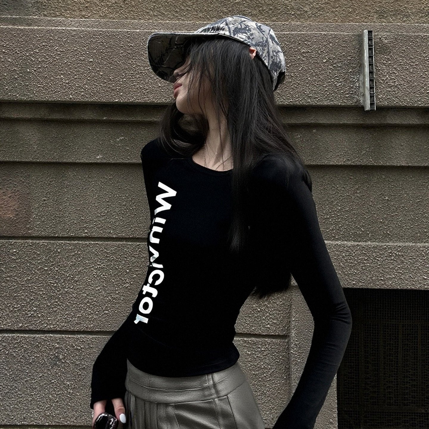 Damen Langarm T-Shirt Figurbetont mit Schriftzug Eveloria