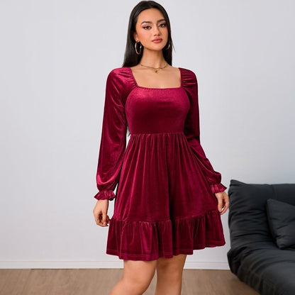 Damen Minikleid aus Samt mit Volant und Puffärmeln Schwarz - Eveloria